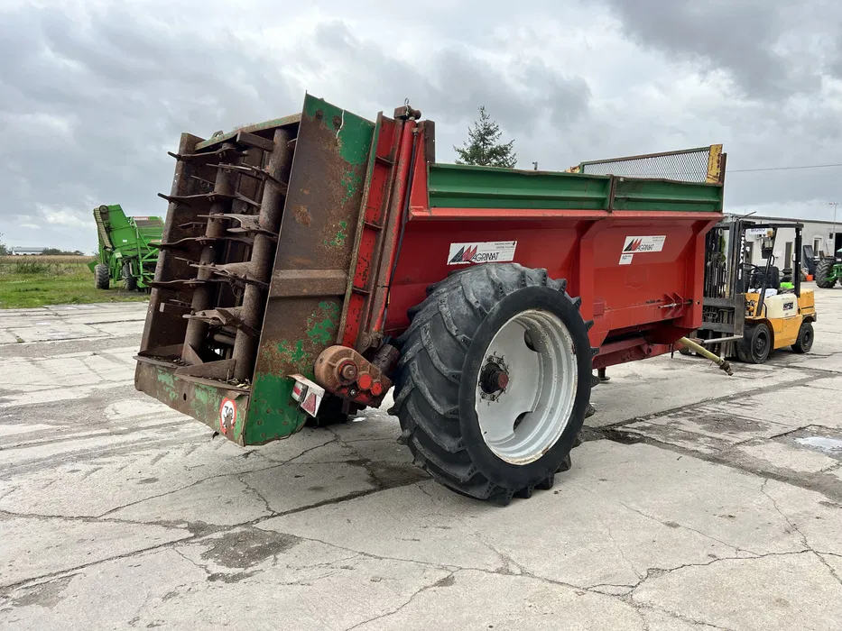 rozrzutnik obornika agrimat 10t sprowadzony wałki pionowe talerze